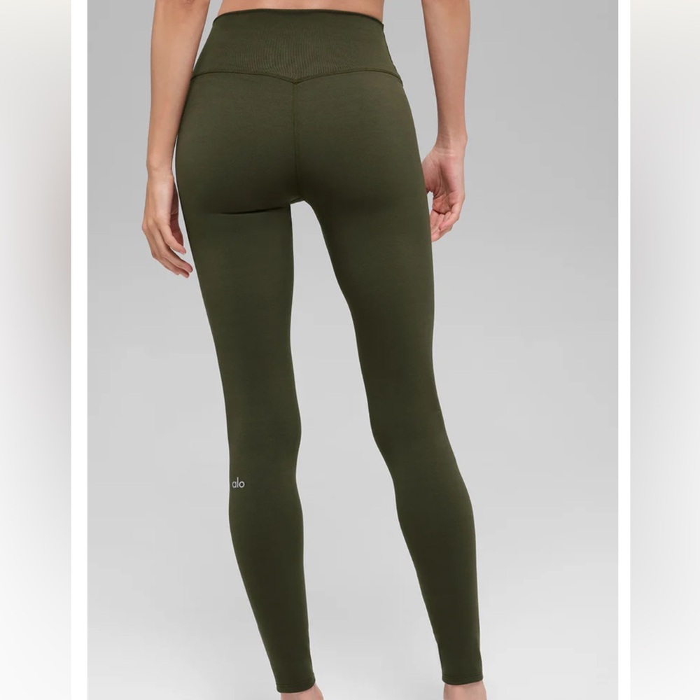 ALO Softsculpt High-Waist Legging  color green olive 🫒